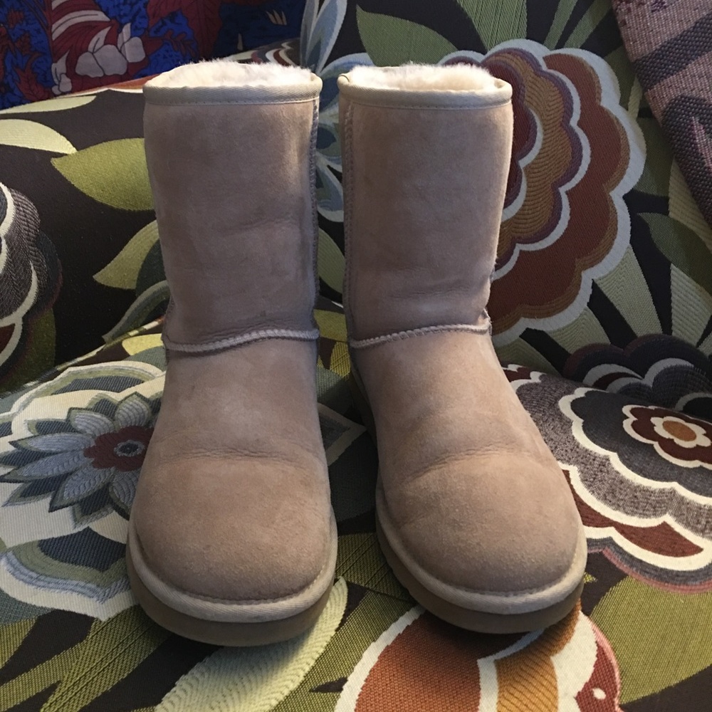 UGGS Short Tan Size 7